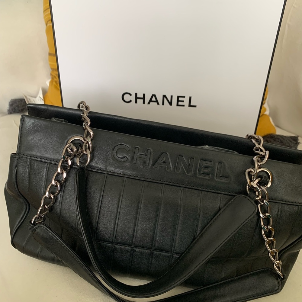 Chanel bag Authentic - Picture 1 of 13